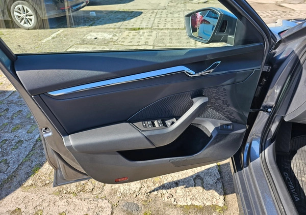 Skoda Octavia cena 134999 przebieg: 7170, rok produkcji 2023 z Brwinów małe 301